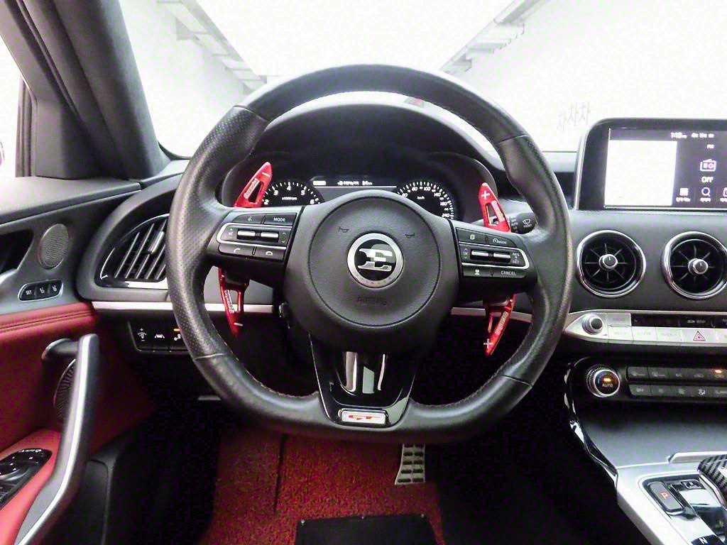 KIA Stinger - Vista 6