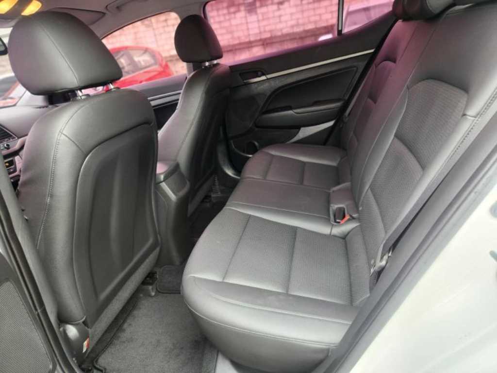 HYUNDAI Avante - Vista 8