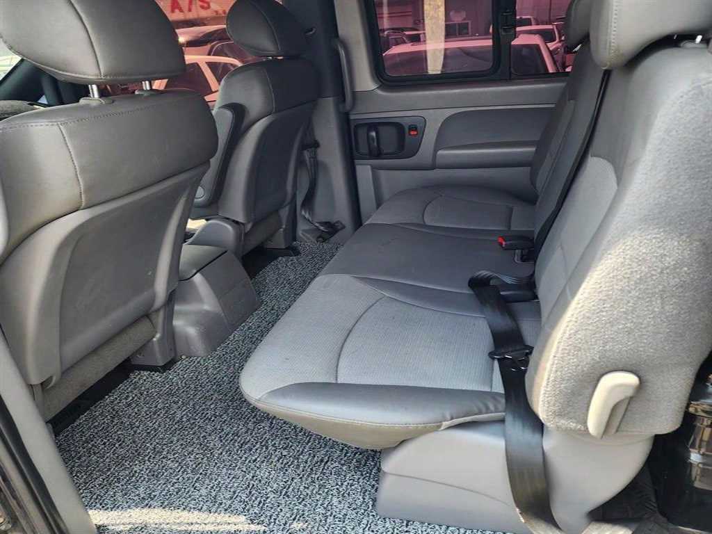 HYUNDAI Starex - Vista 12