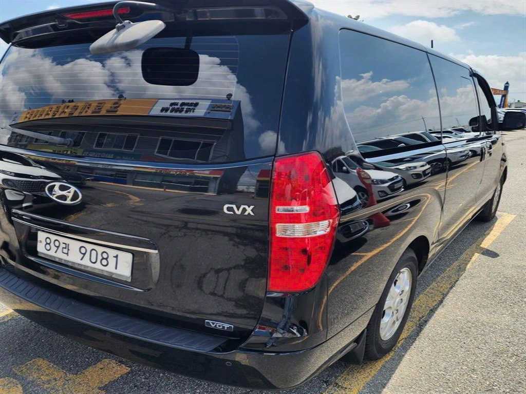 HYUNDAI Starex - Vista 6