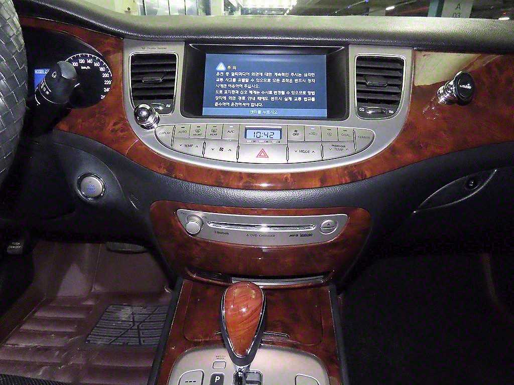 HYUNDAI Genesis - Vista 10