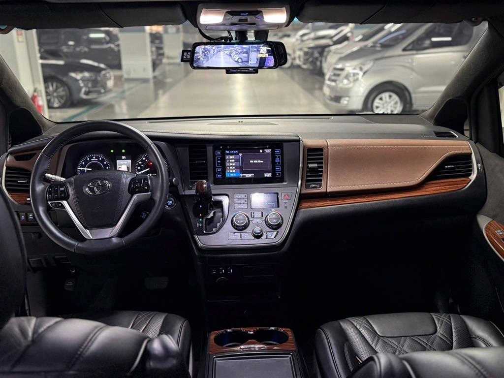 Toyota Siena - Vista 6