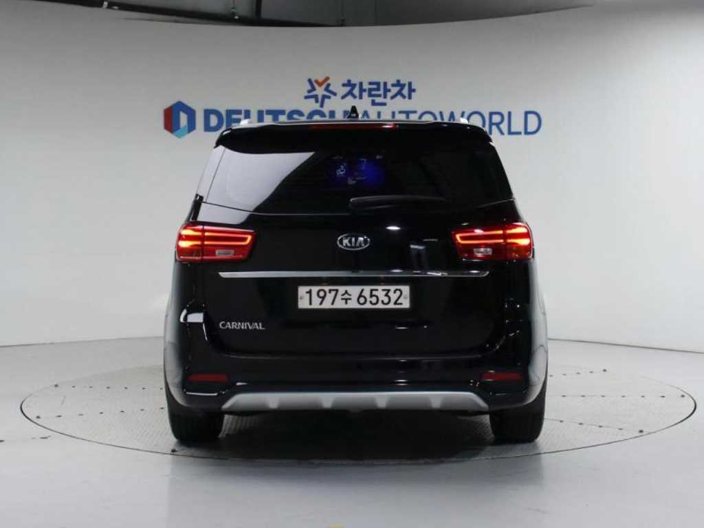 KIA Carnival - Vista 5