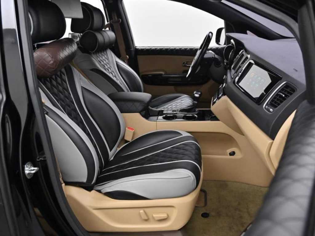 KIA Carnival - Vista 11