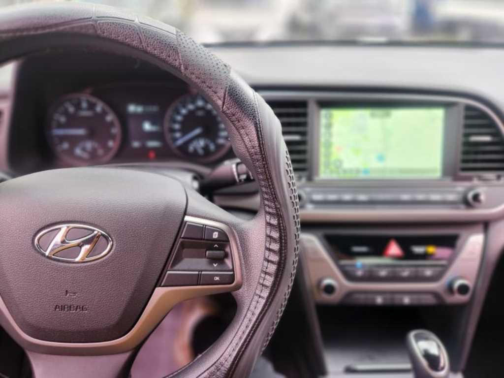 HYUNDAI Avante - Vista 11
