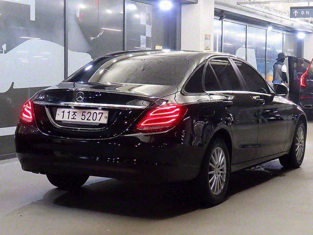 Mercedes Benz C Class - Vista 4