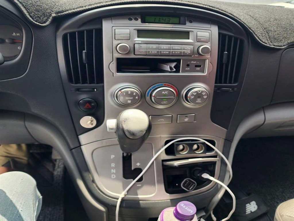 HYUNDAI Starex - Vista 9