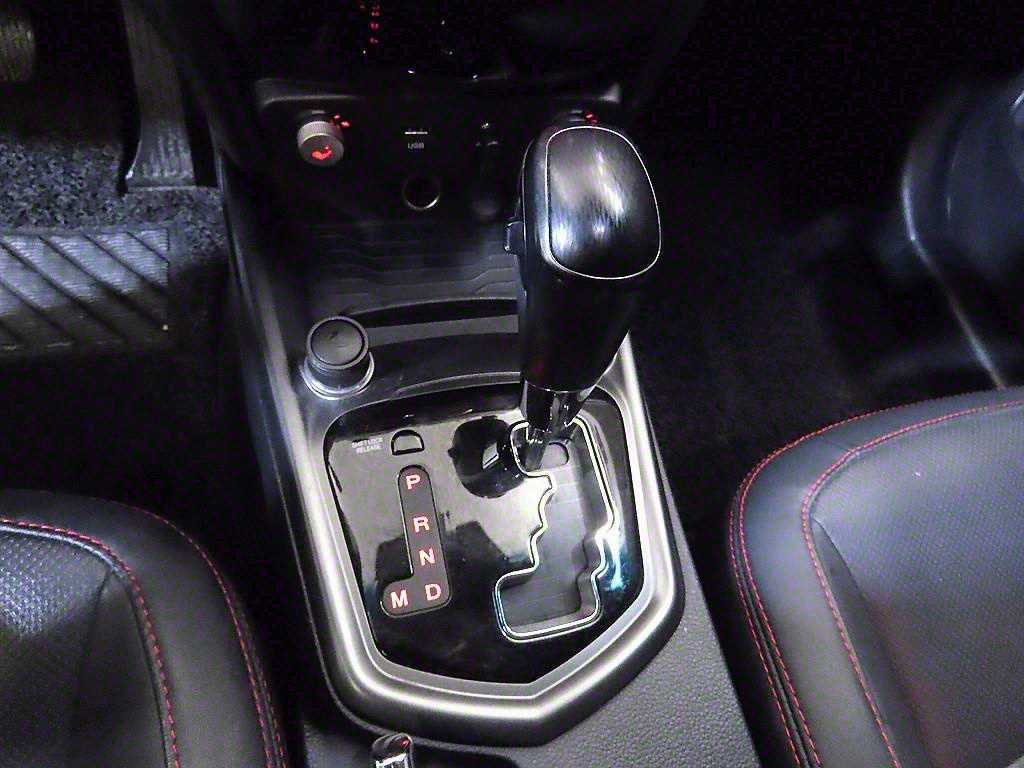 Ssangyong Tivoli - Vista 12