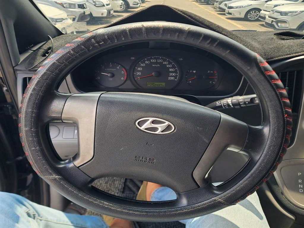 HYUNDAI Starex - Vista 8