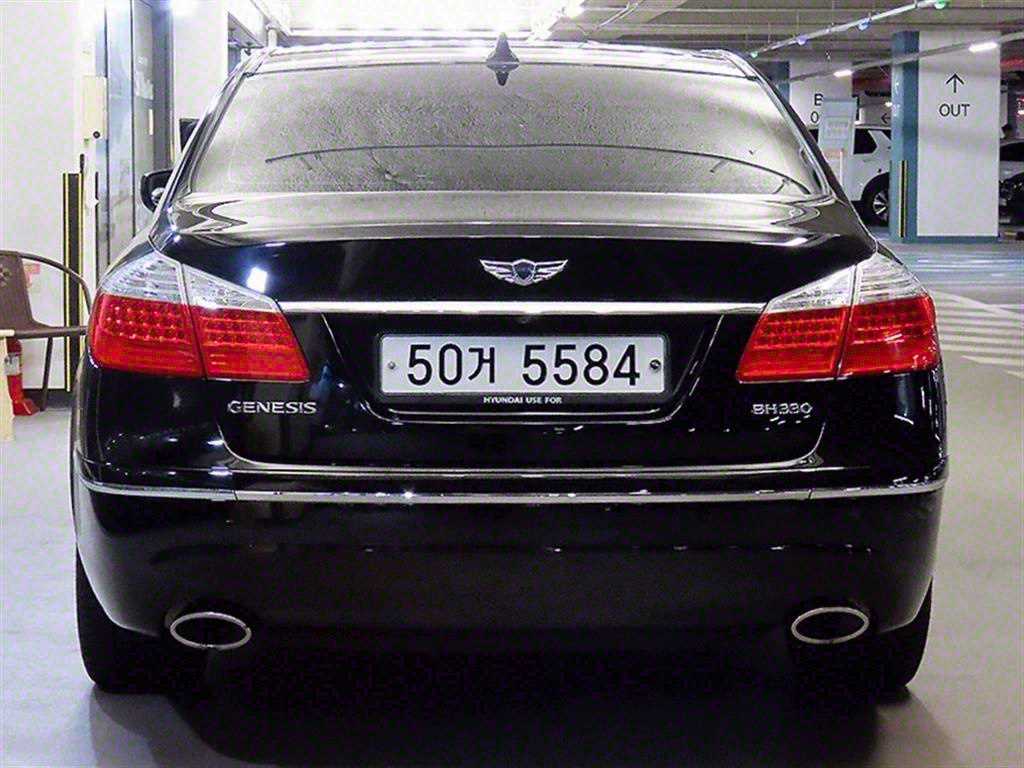 HYUNDAI Genesis - Vista 5