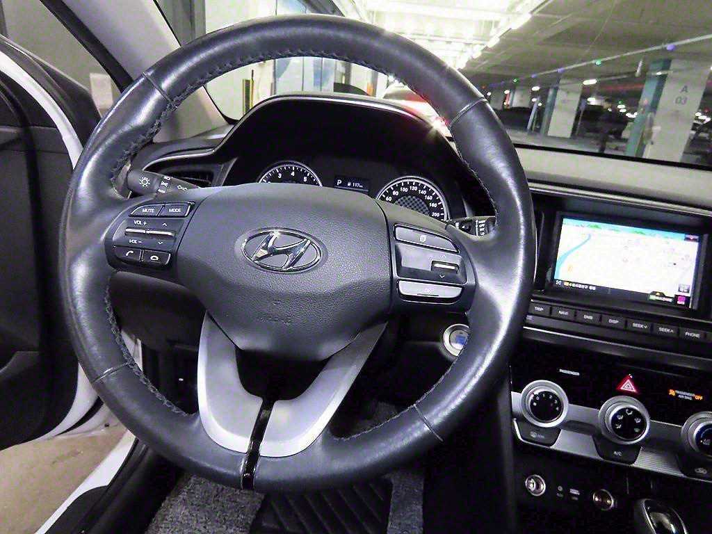 HYUNDAI Avante - Vista 8