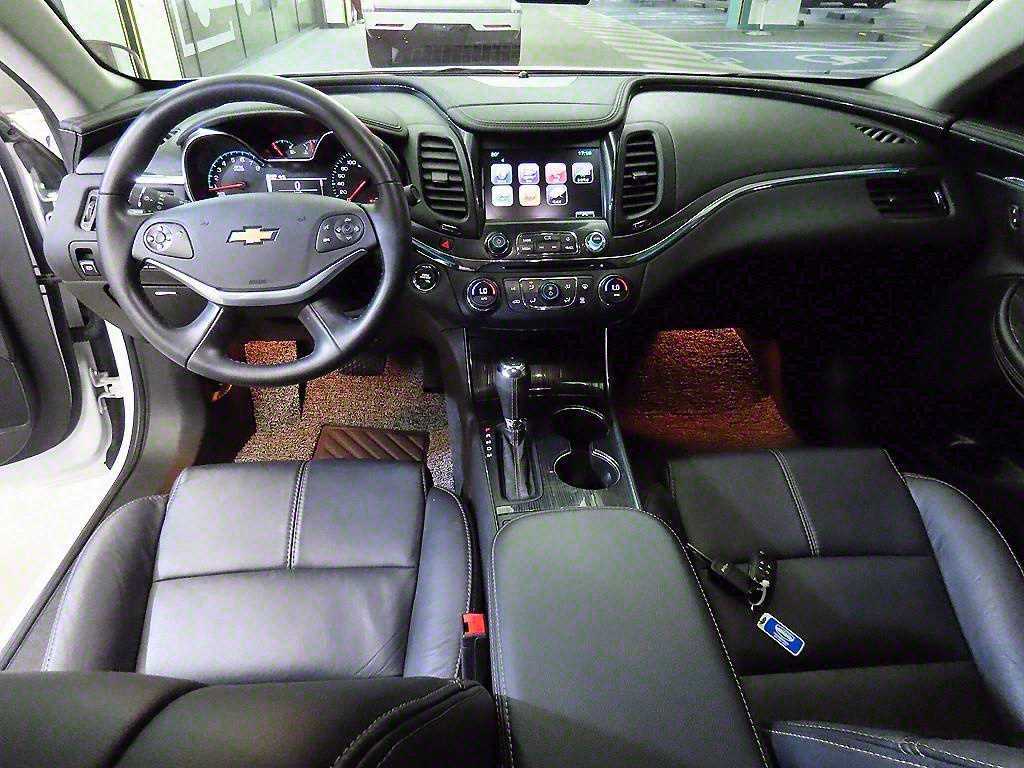 Chevrolet Impala - Vista 10