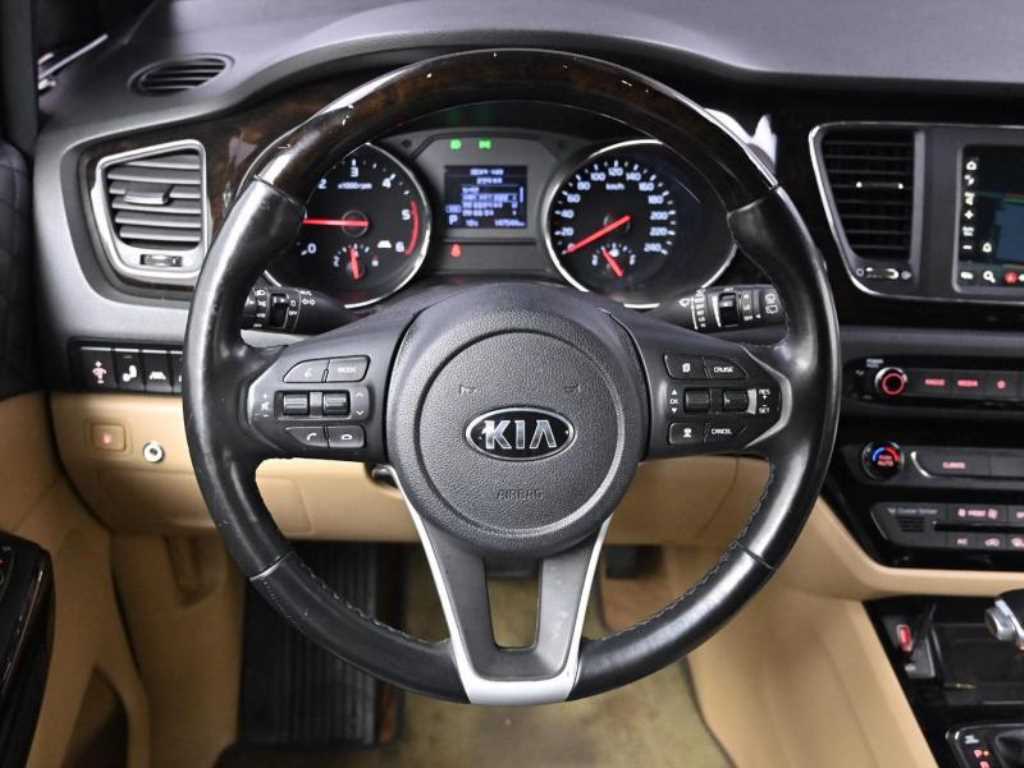 KIA Carnival - Vista 10
