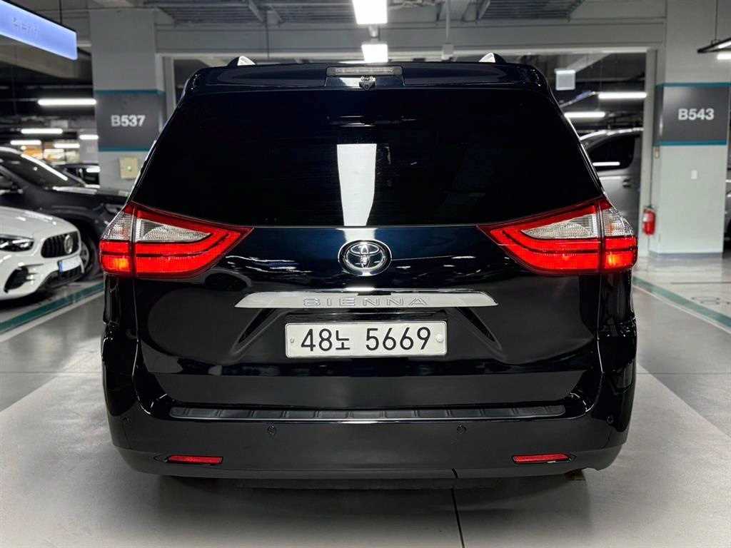 Toyota Siena - Vista 5