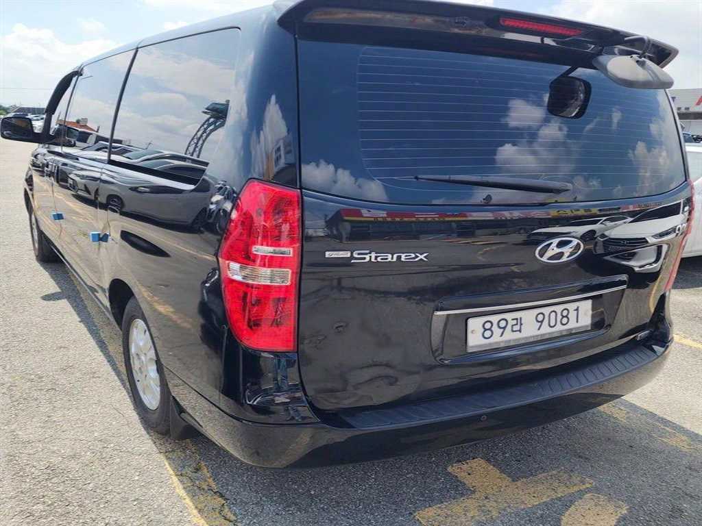 HYUNDAI Starex - Vista 5