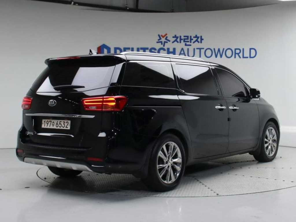 KIA Carnival - Vista 4