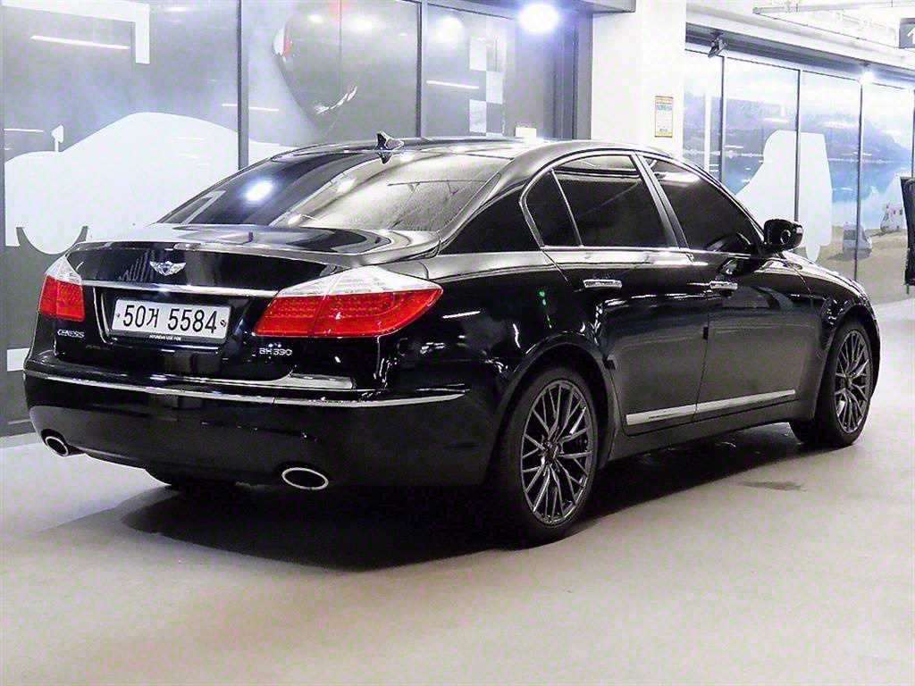 HYUNDAI Genesis - Vista 4