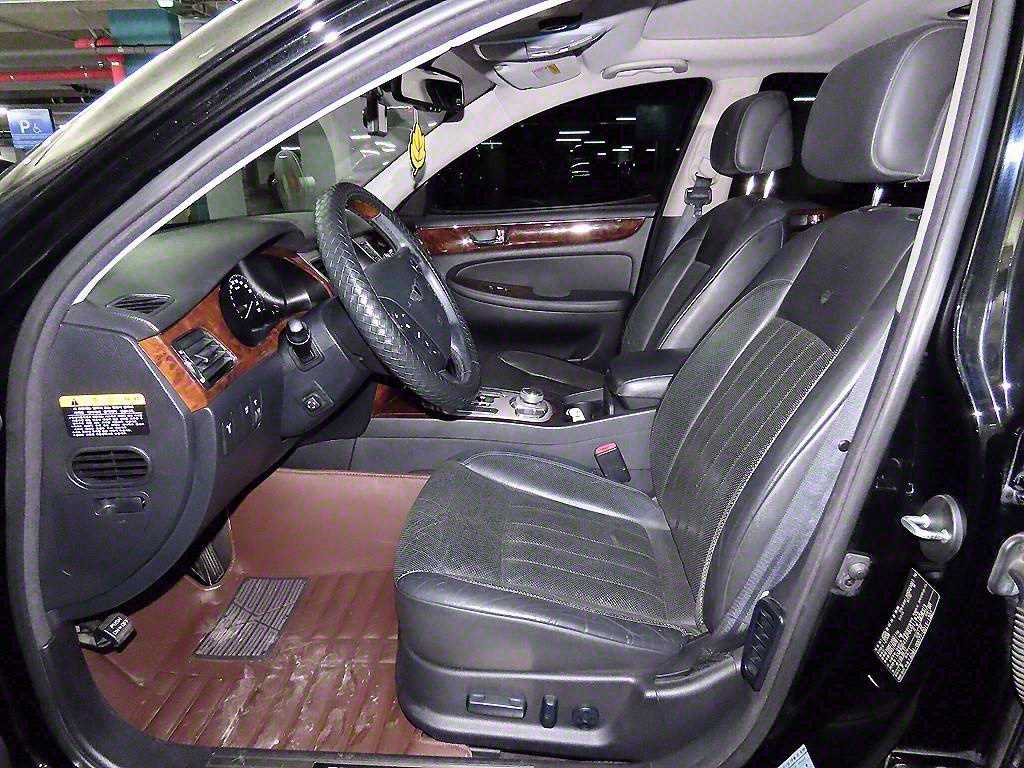 HYUNDAI Genesis - Vista 6