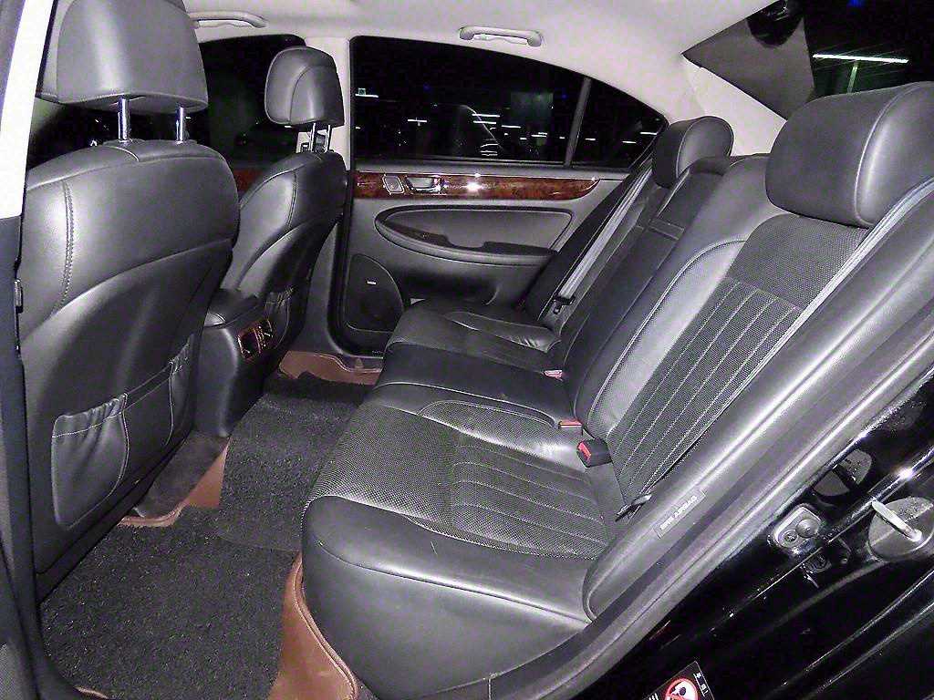 HYUNDAI Genesis - Vista 7