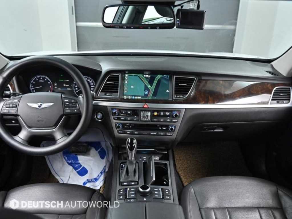 HYUNDAI Genesis - Vista 7