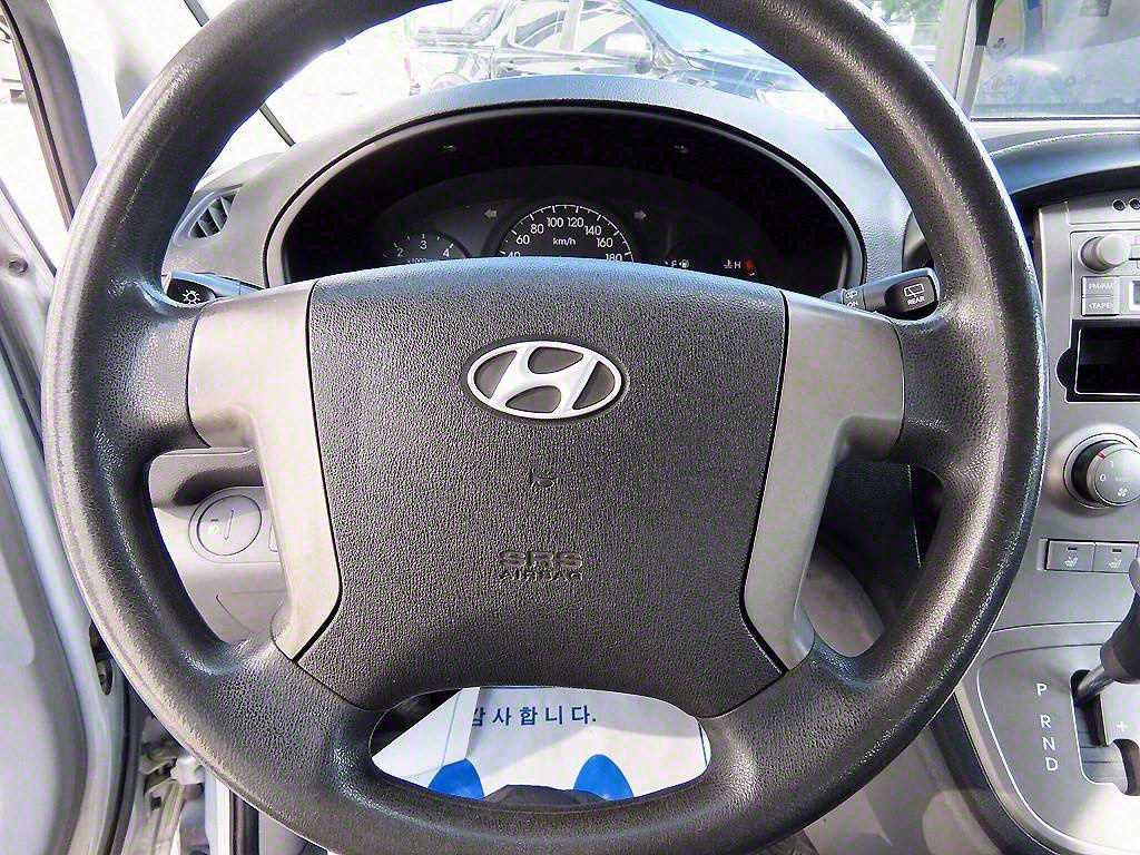 HYUNDAI Starex - Vista 9