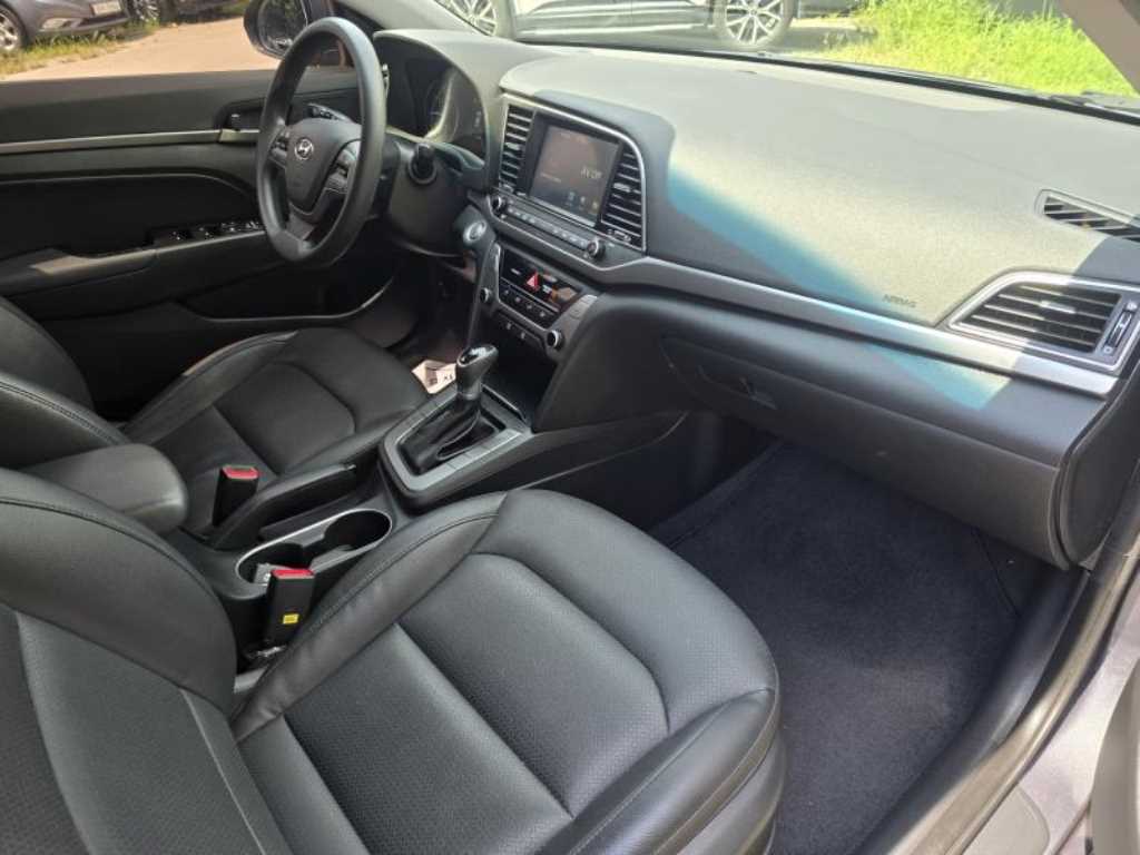 HYUNDAI Avante - Vista 8