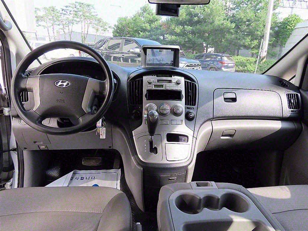 HYUNDAI Starex - Vista 8