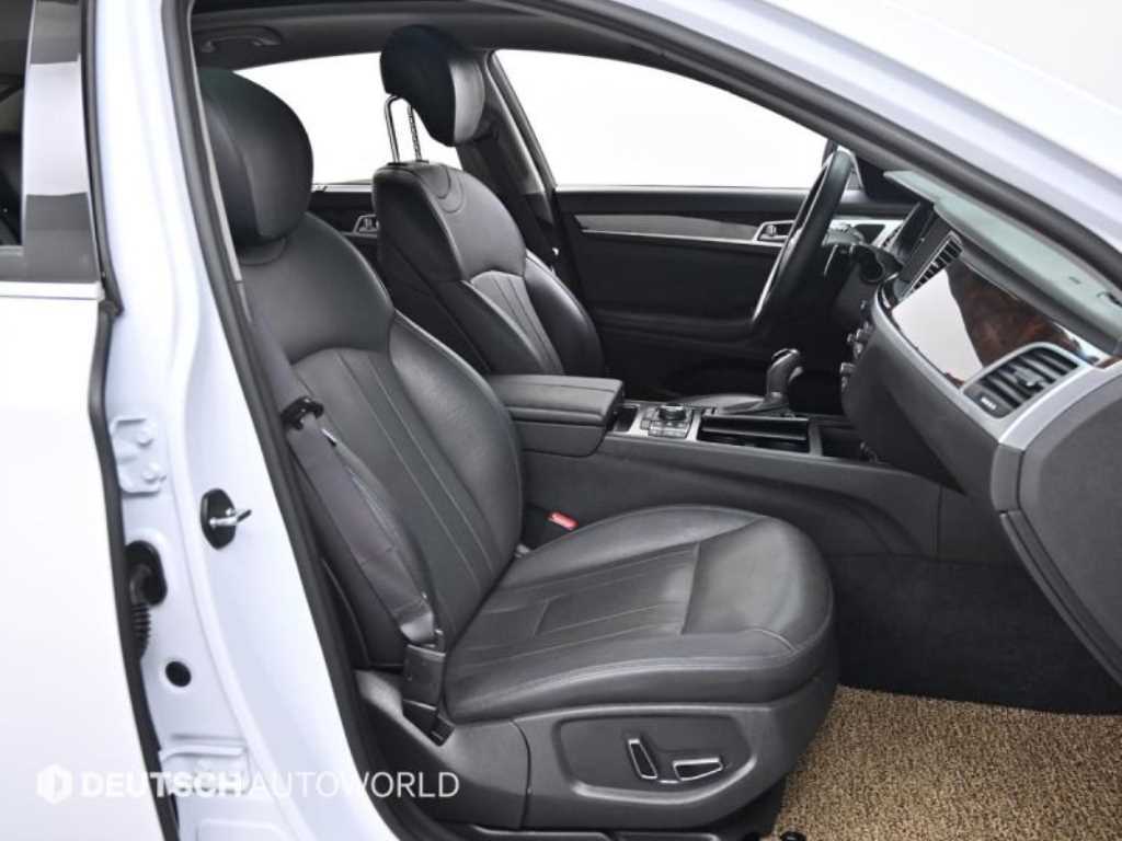 HYUNDAI Genesis - Vista 11