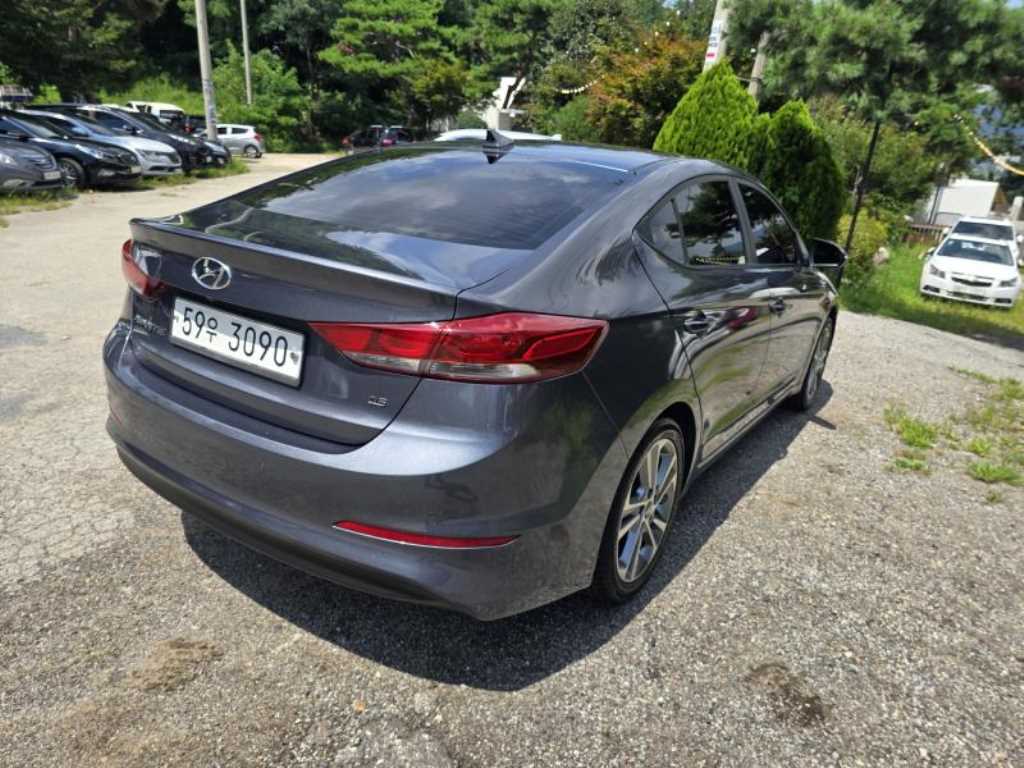 HYUNDAI Avante - Vista 4