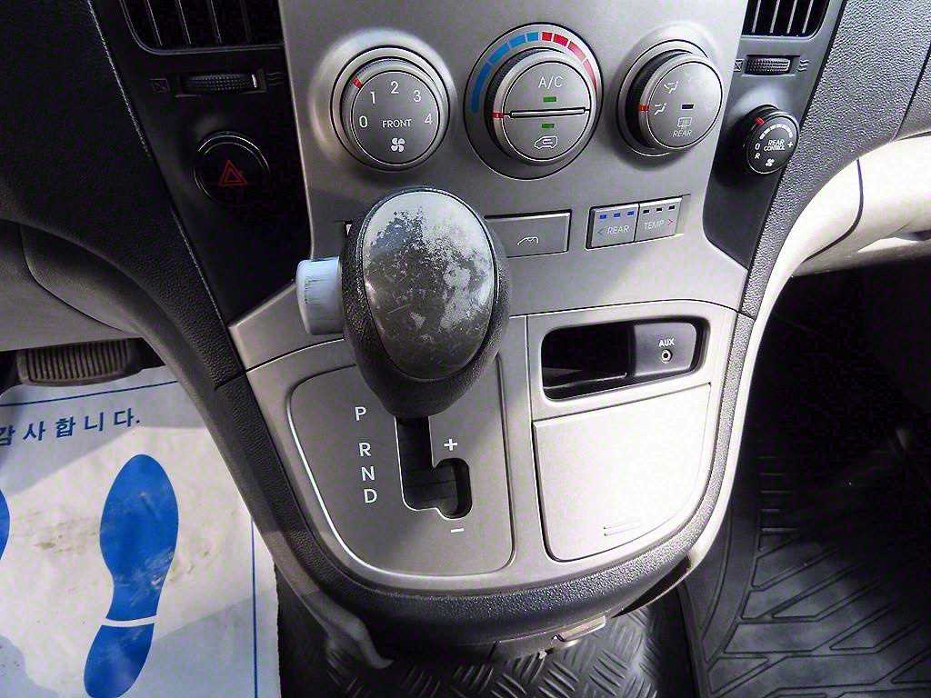 HYUNDAI Starex - Vista 11