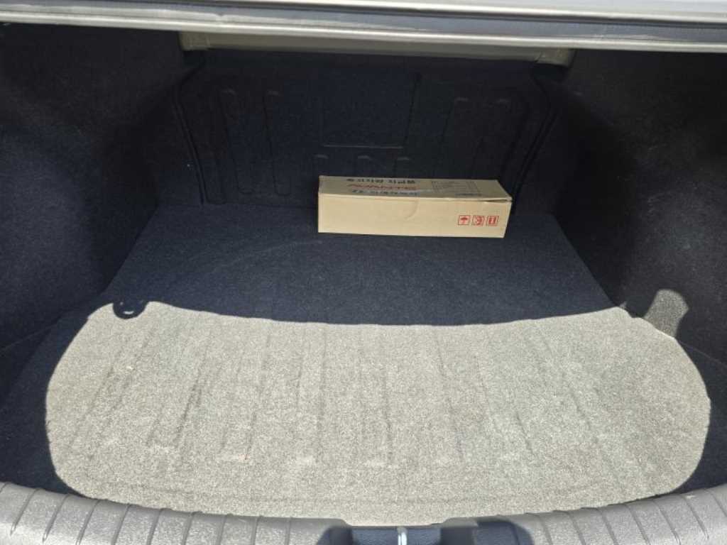 HYUNDAI Avante - Vista 7