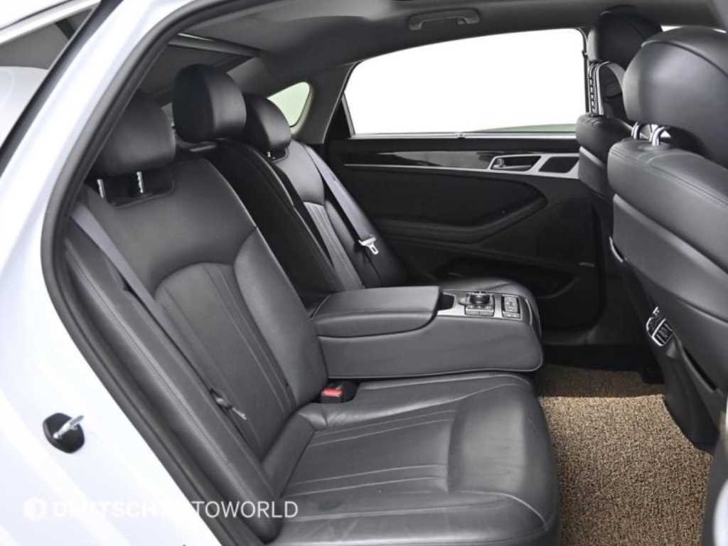 HYUNDAI Genesis - Vista 12