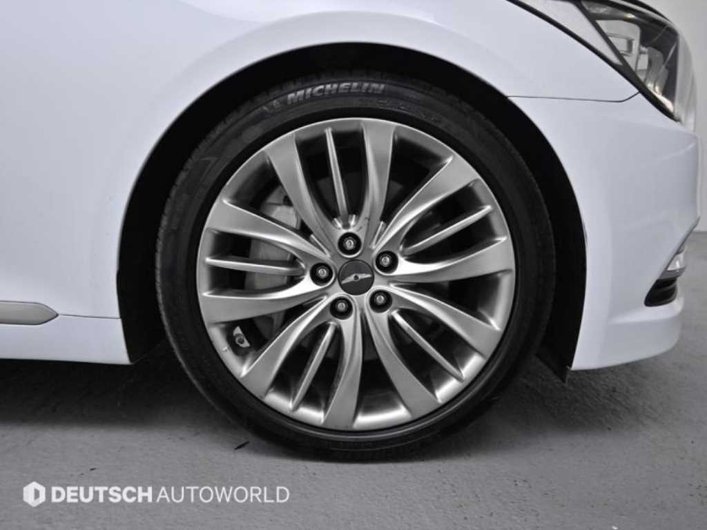 HYUNDAI Genesis - Vista 5