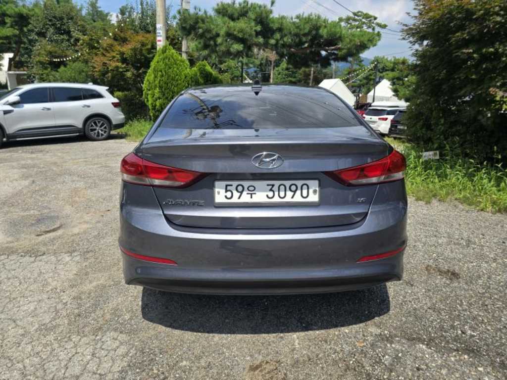 HYUNDAI Avante - Vista 5