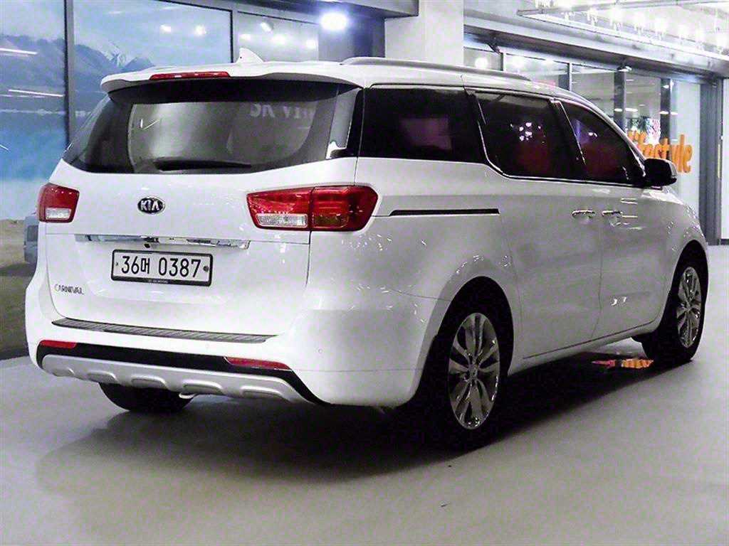 KIA Carnival - Vista 4