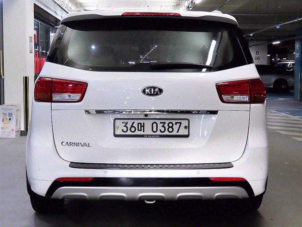 KIA Carnival - Vista 5