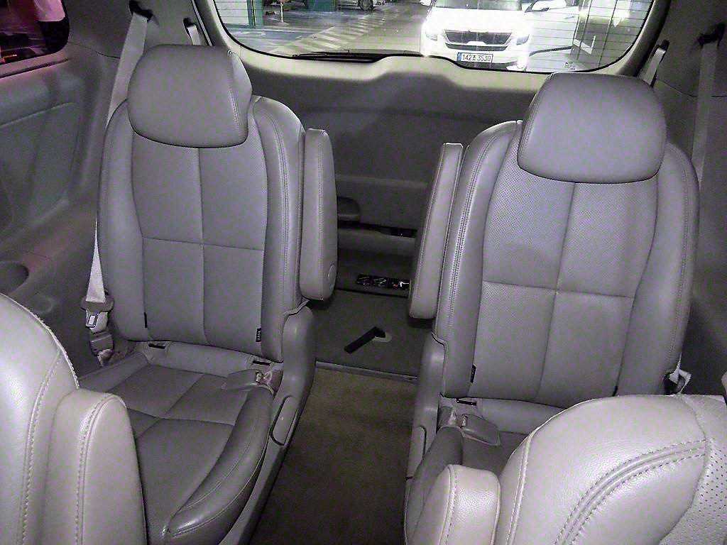 KIA Carnival - Vista 8