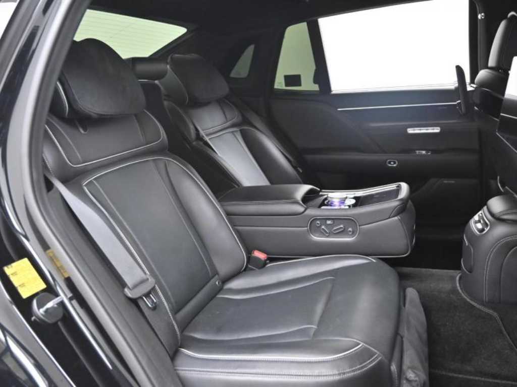 Genesis G90 - Vista 12