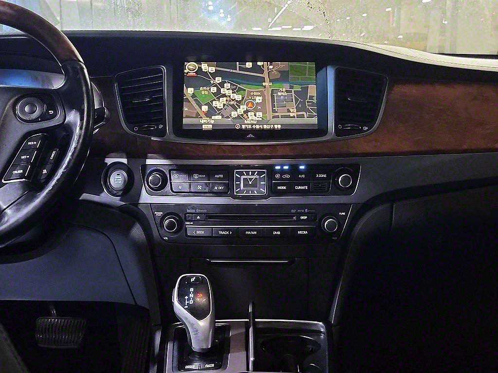 HYUNDAI Equus - Vista 11