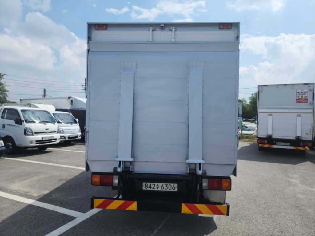 medium and large cargo truck - Vista 5