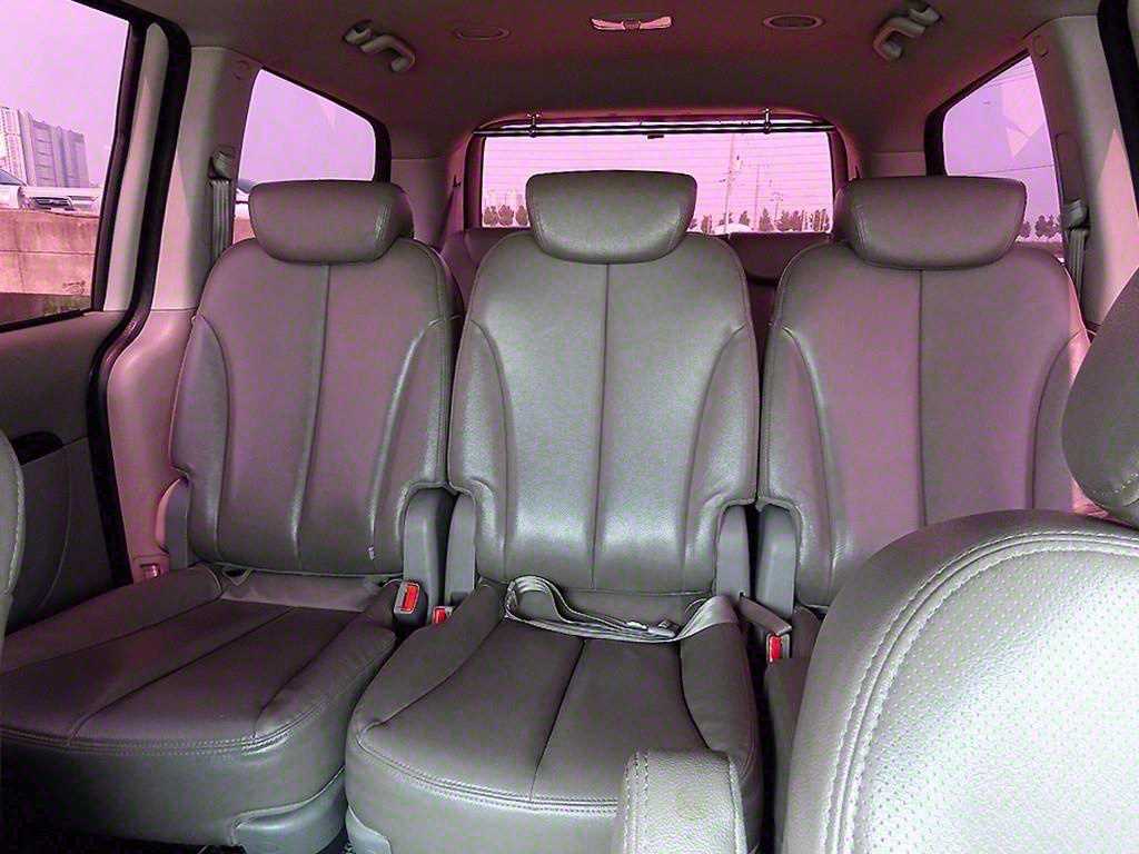 KIA Carnival - Vista 7