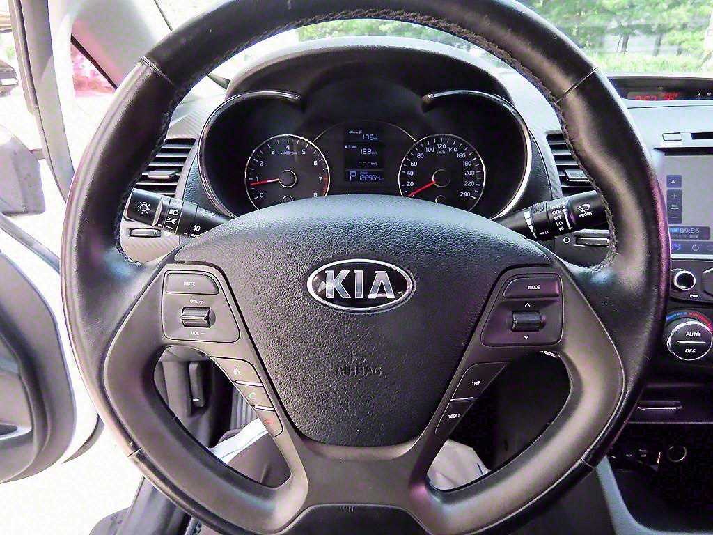 KIA K3 - Vista 8