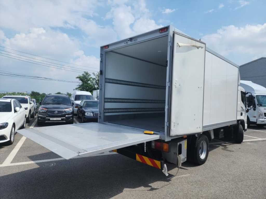 medium and large cargo truck - Vista 7