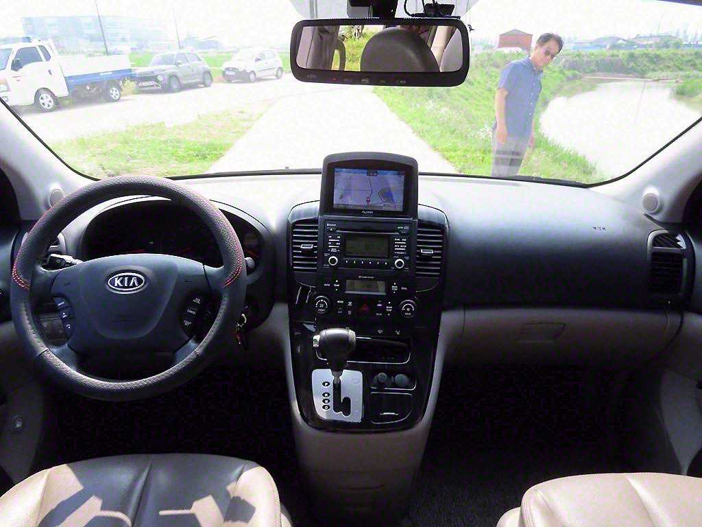 KIA Carnival - Vista 10