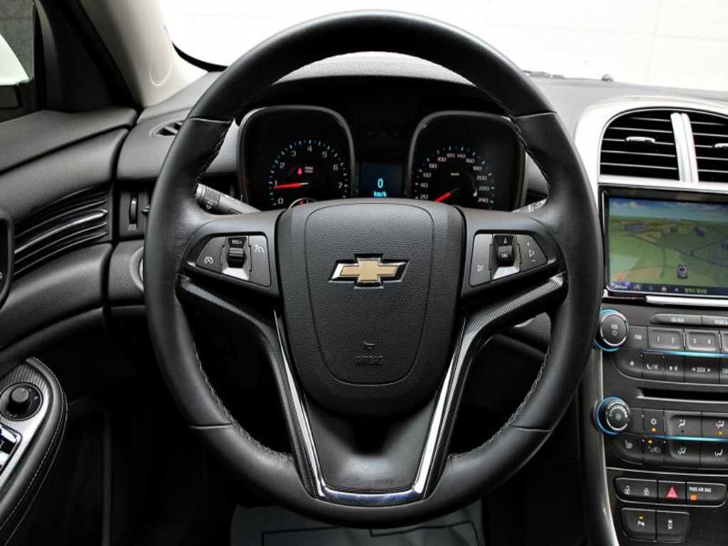 Chevrolet Malibu - Vista 10