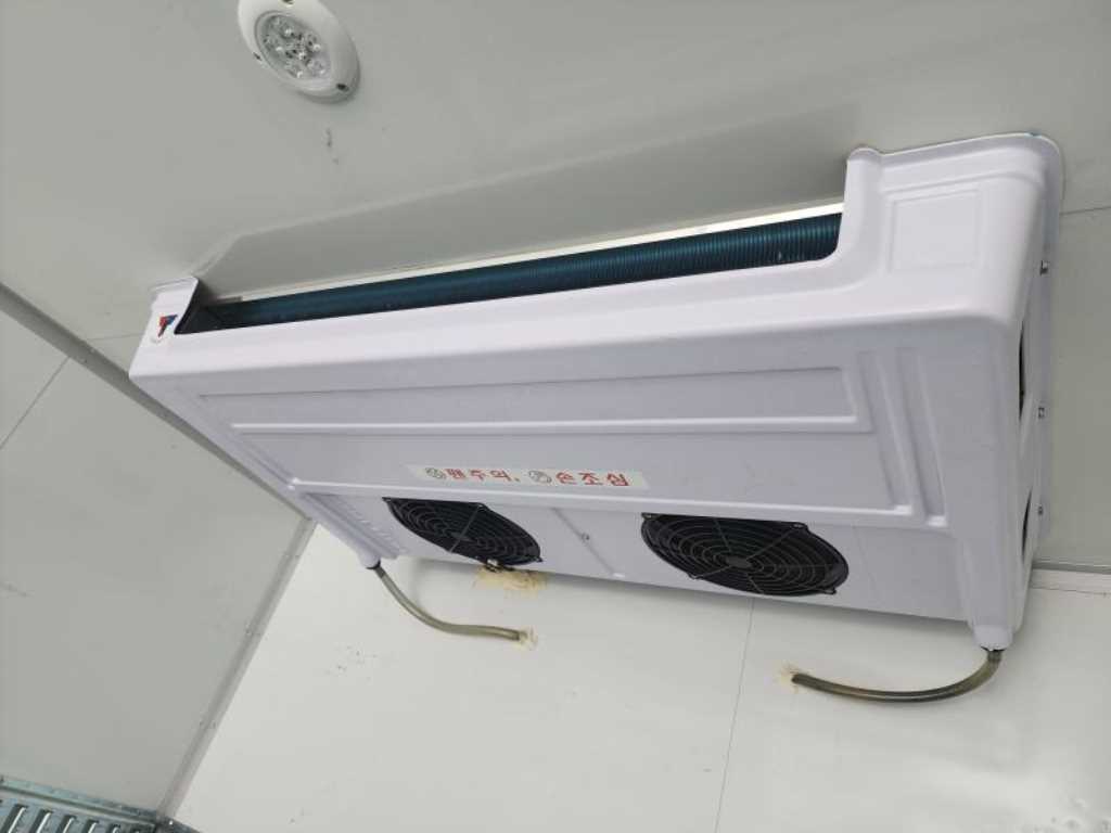 medium and large cargo truck - Vista 11