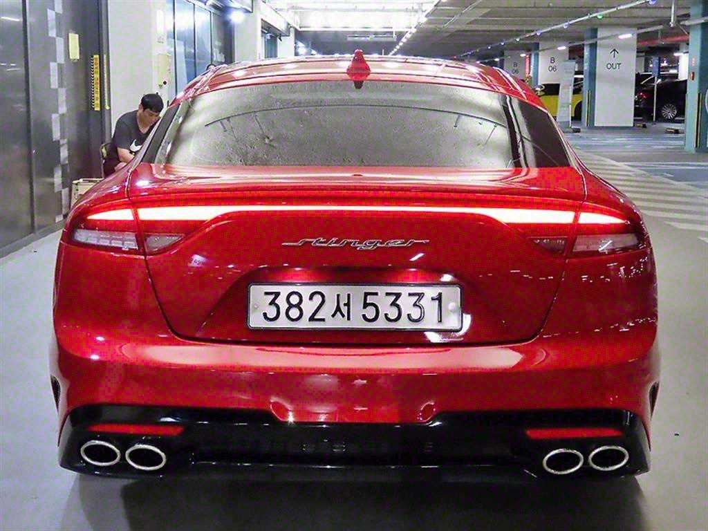 KIA Stinger - Vista 5