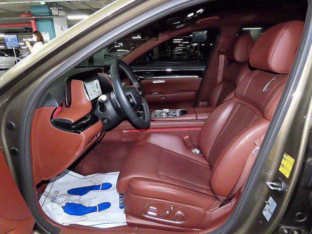 Genesis G90 - Vista 6