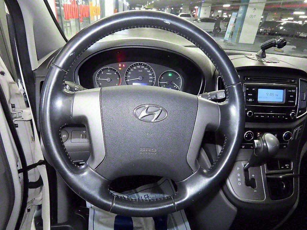 HYUNDAI Starex - Vista 8