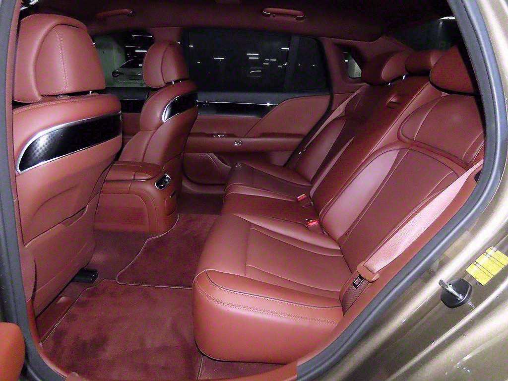 Genesis G90 - Vista 7